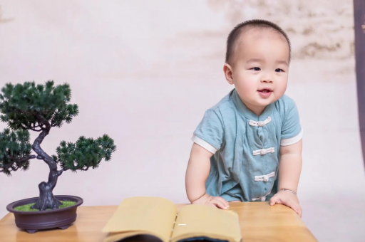 供卵包生男孩公司六个月宝宝摇头正常吗